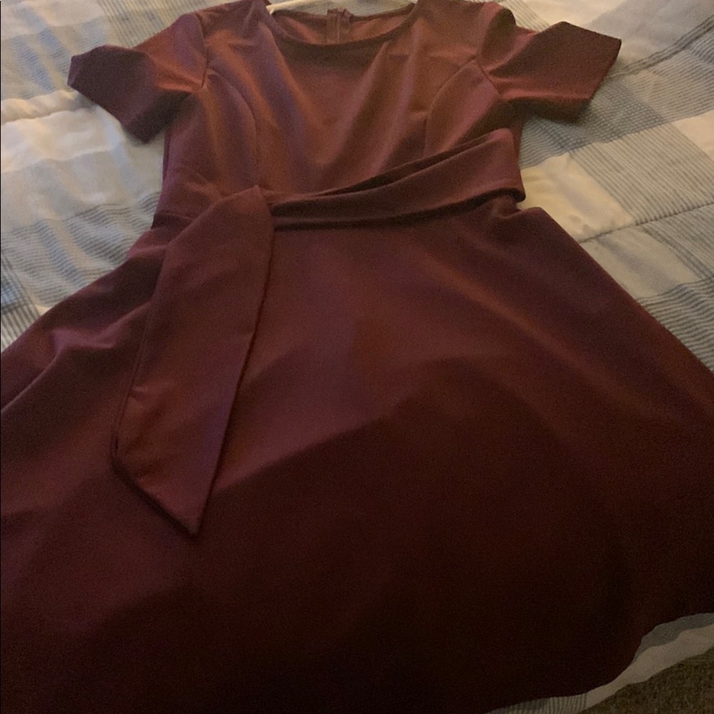 Elegant Burgundy Midi Dress